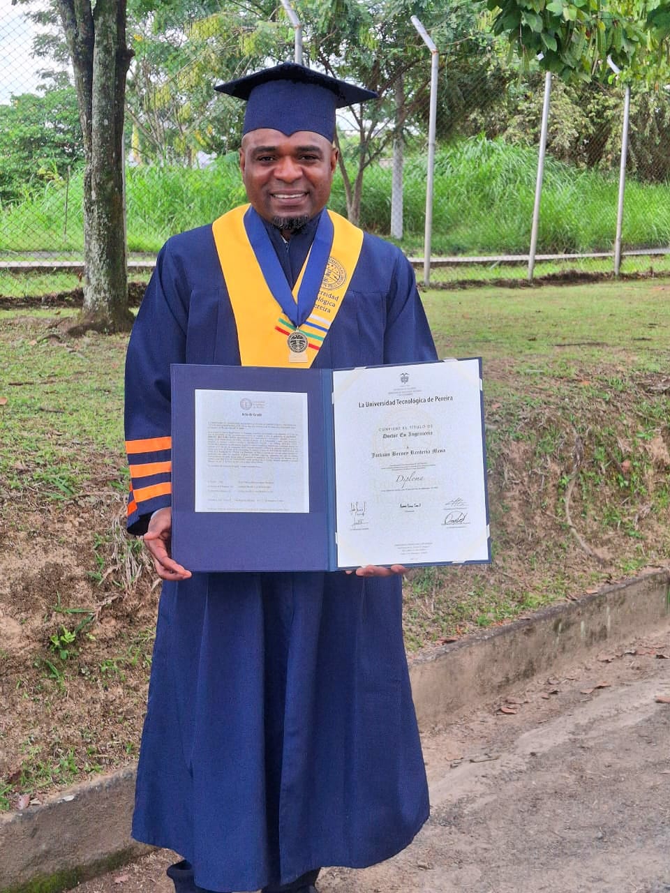 La UTCH celebra a su nuevo doctor en Ingeniería, PhD, Jackson Berney Rentería