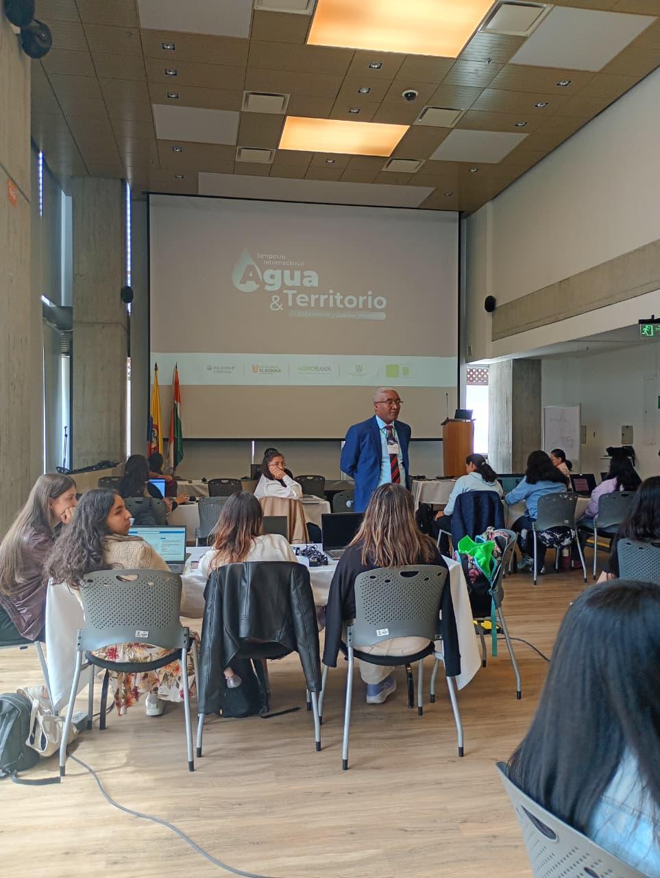 Docente de la UTCH destaca como ponente en Simposio Internacional 