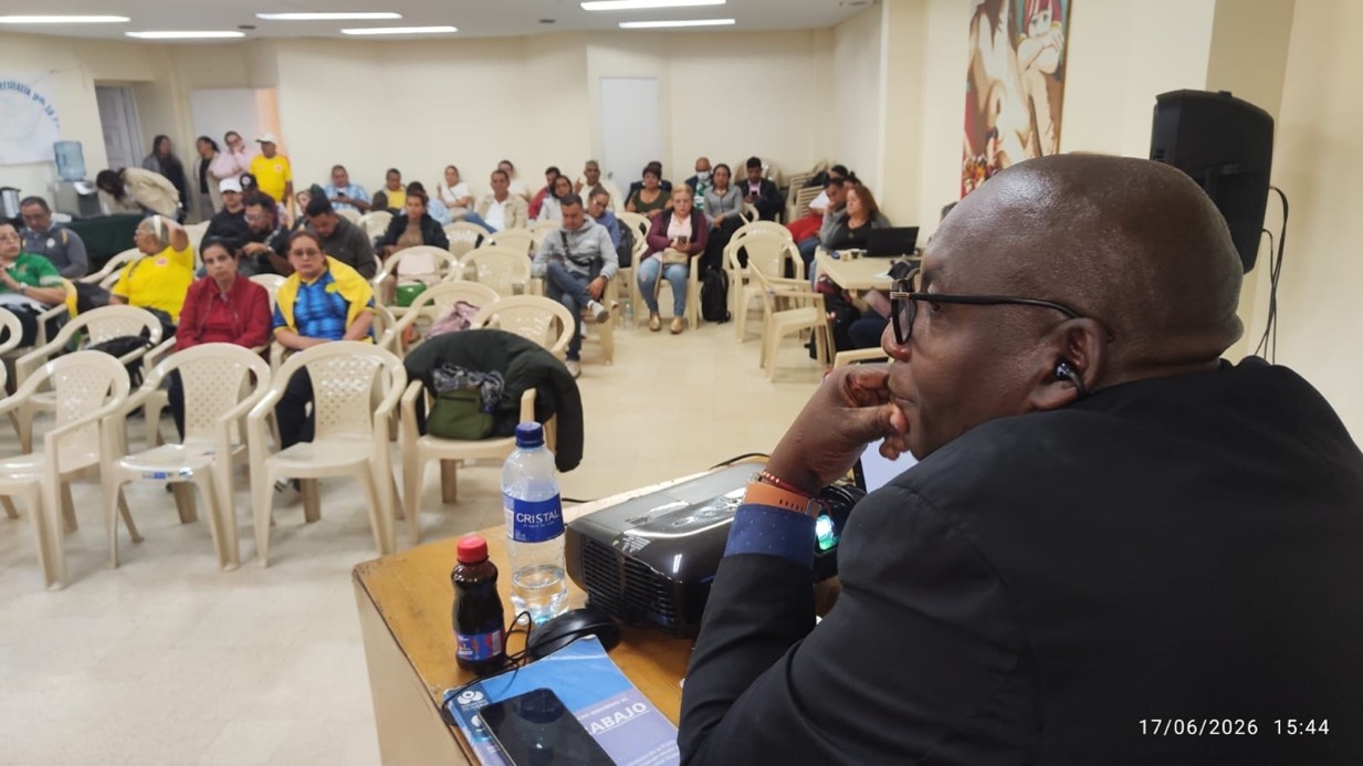 Docente de la UTCH se gradúa como líder sindical para la Defensa de los Derechos Humanos laborales